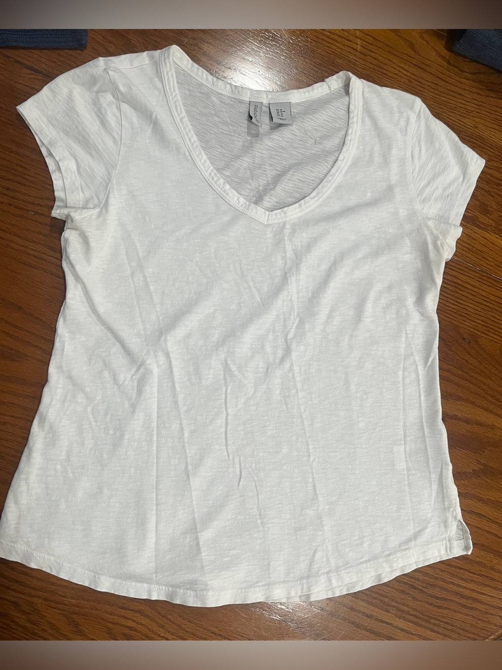 Paraphrase Basic V-Neck Women’s Tee - White